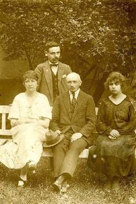 Obraz pod tytułem "Adam Orzechowski z pierwszą żoną i jej rodzicami"